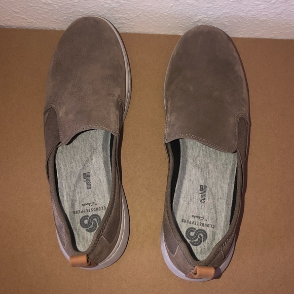 CLARKS Sneakers Women's Size 9.5 Brown Cushion Soft Slip On - Picture 6 of 9